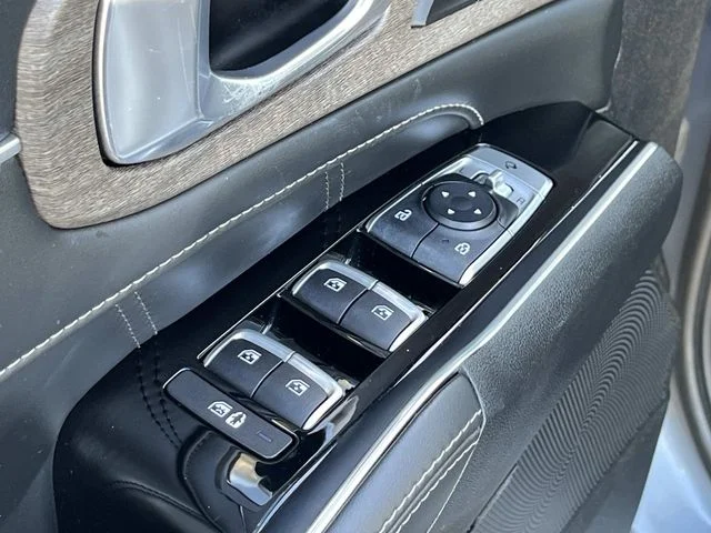 Used 2022 Silver Kia X-Line SX Prestige image 28
