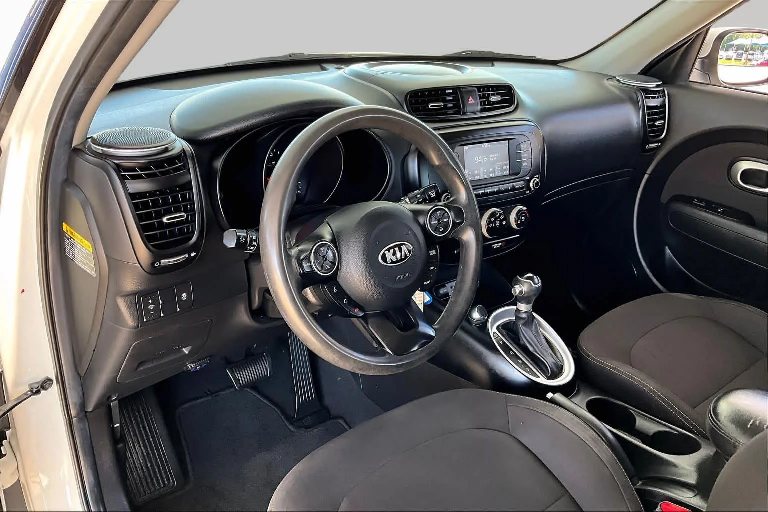 Used 2018 Clear White Kia Base image 17