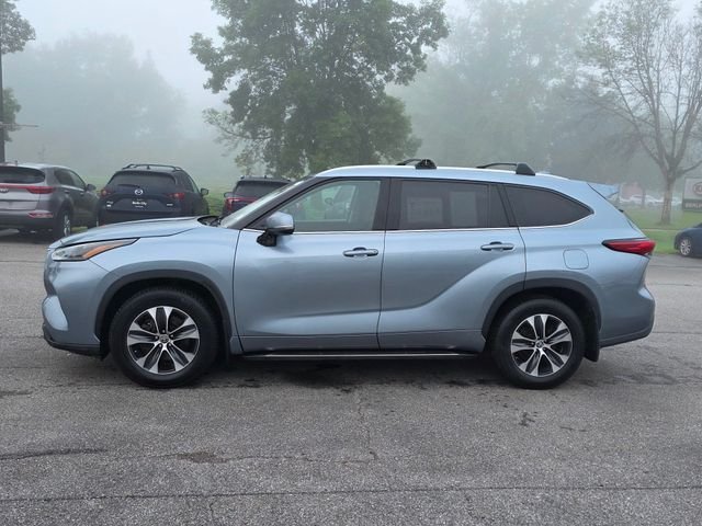 Used 2022 Moon Dust Toyota XLE image 5