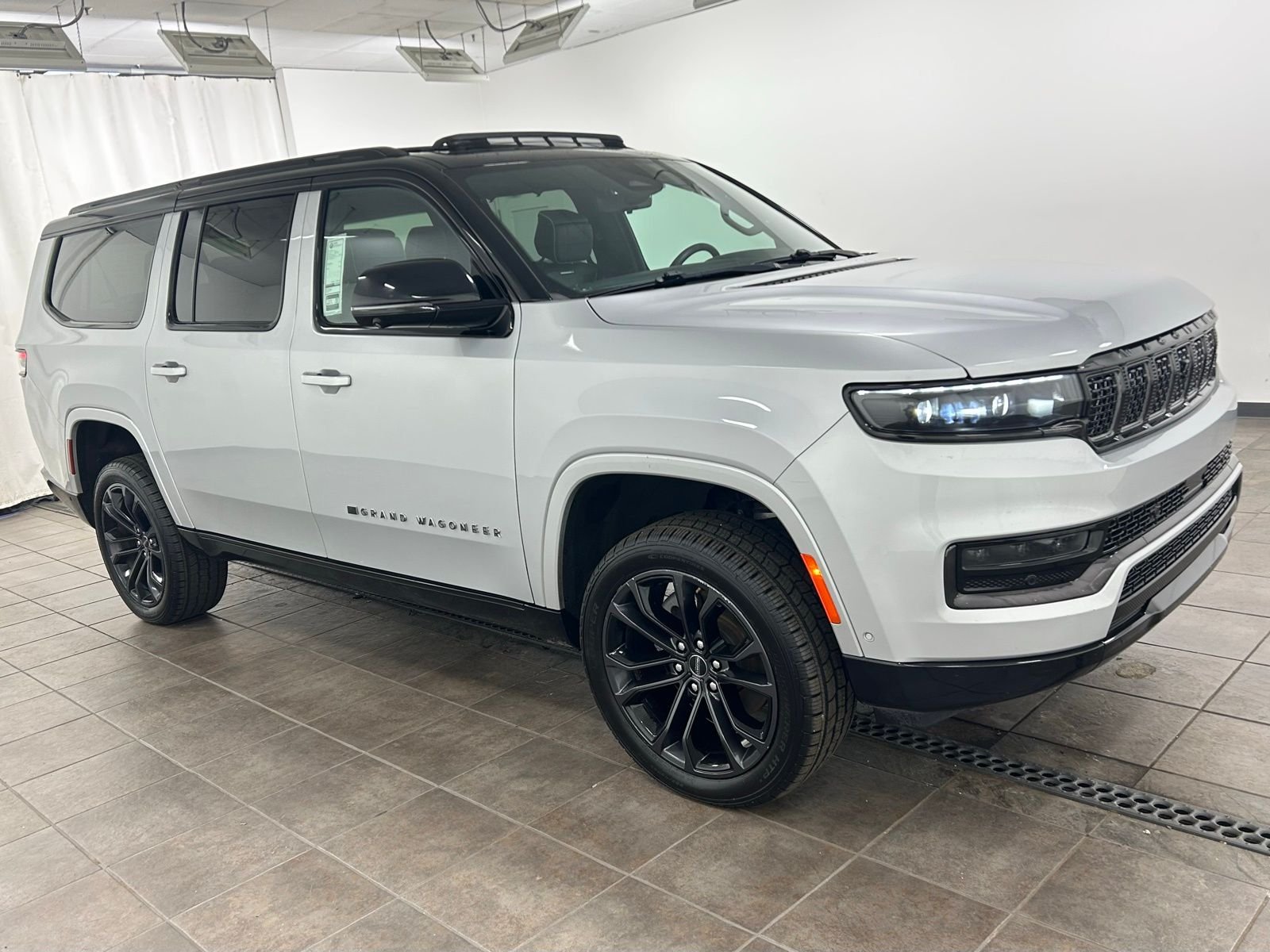 Used 2024 Silver Zynith Jeep Series II image 6