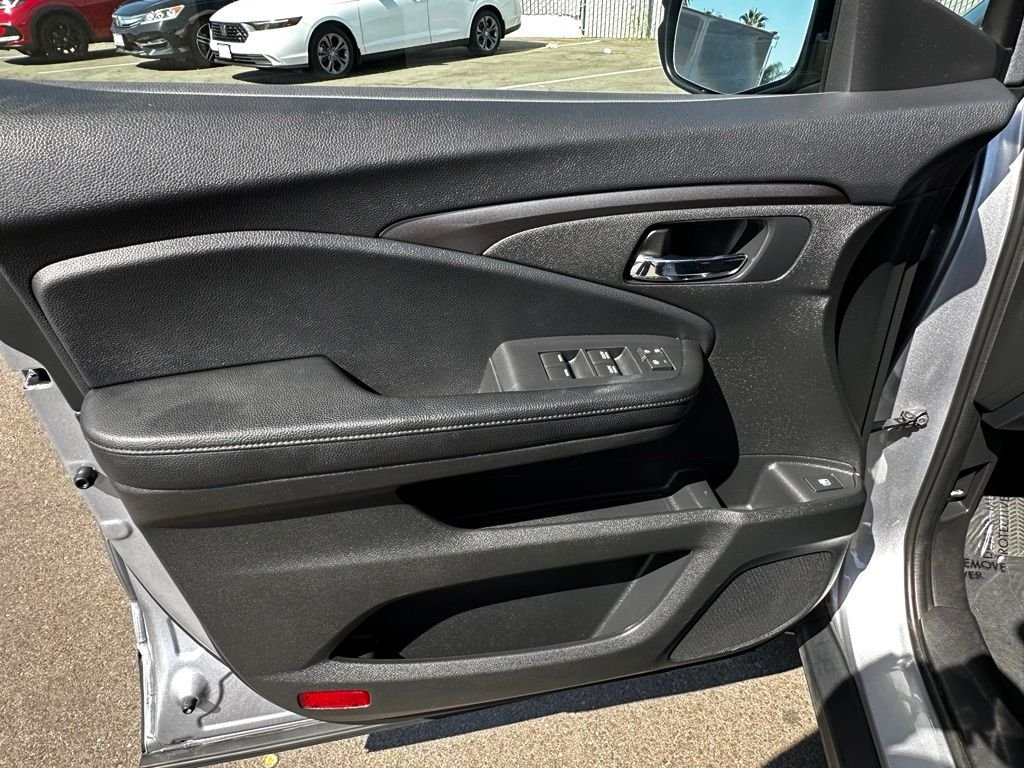 Used 2019  Honda Sport image 23
