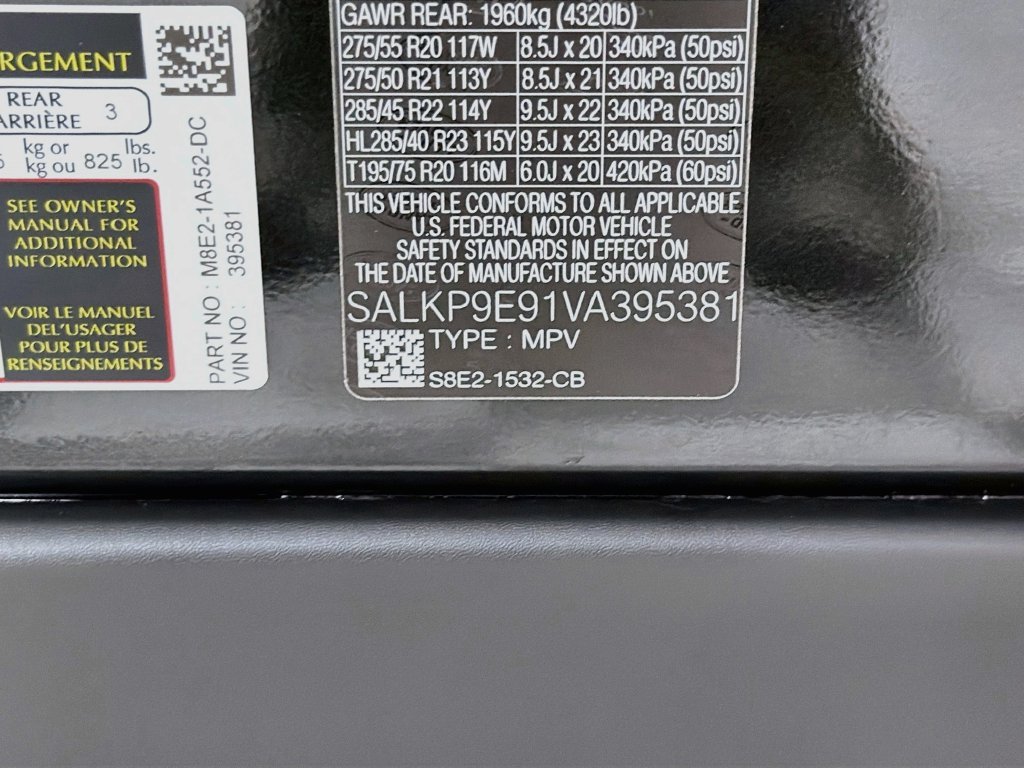 New 2027 Santorini Black Land Rover SE image 35