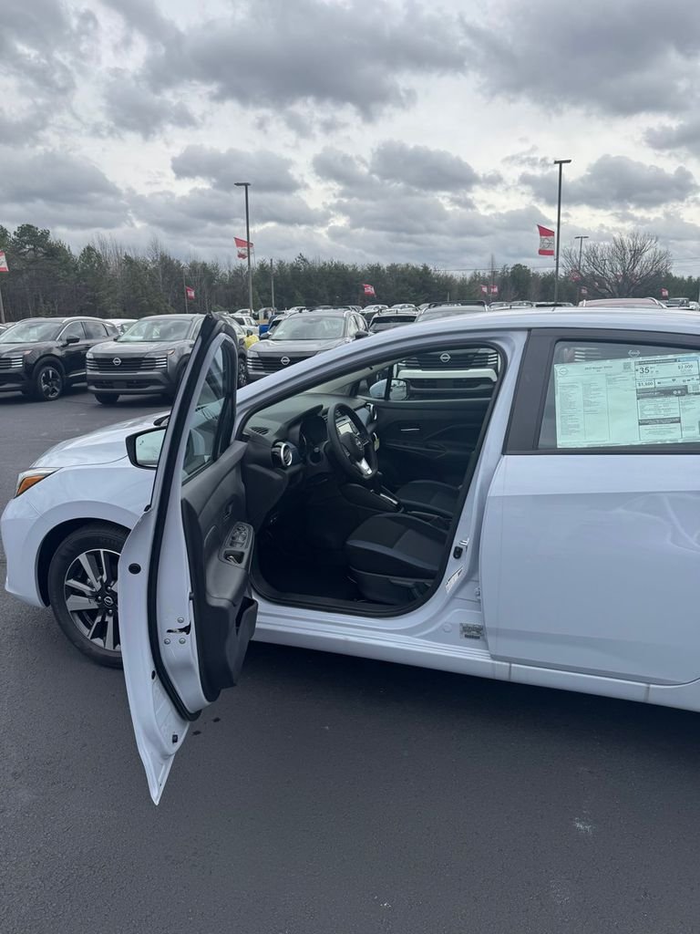 2025 Nissan Versa Sedan SV - Photo 9
