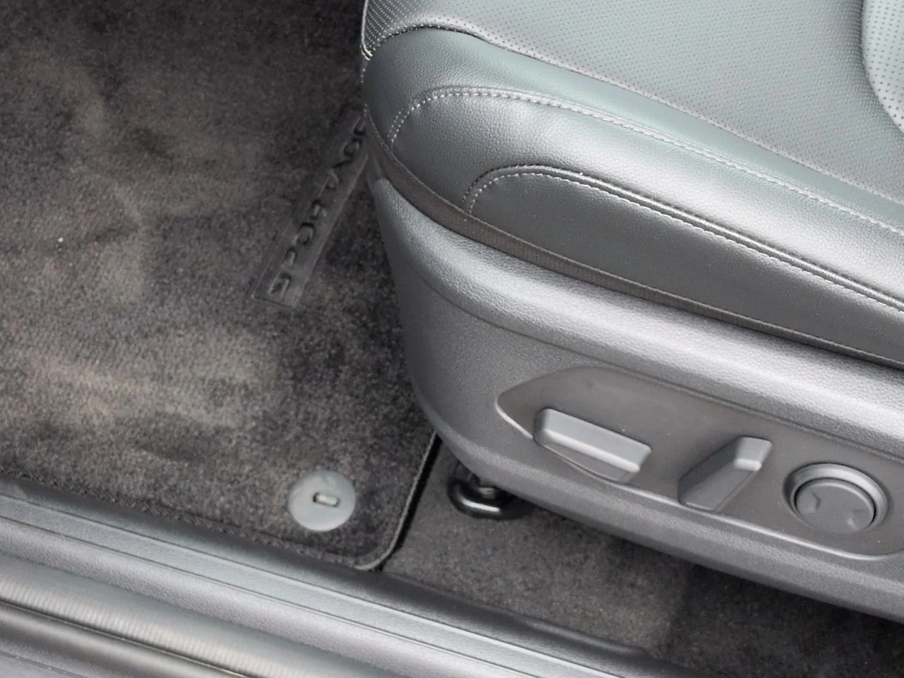 New 2026 Wolf Gray Kia EX image 36