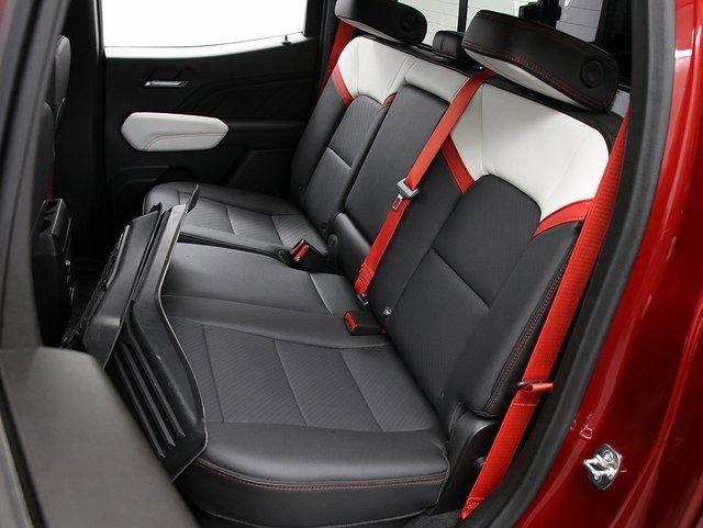 2025 GMC Canyon AT4 - Photo 13