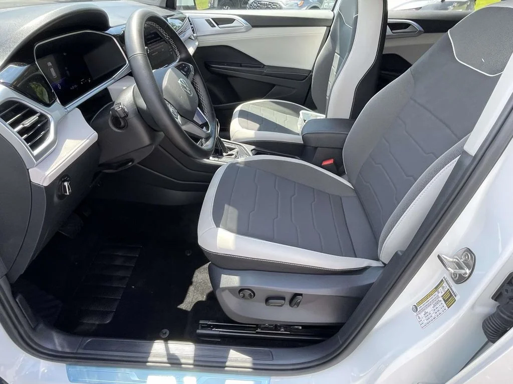 2025 Volkswagen Taos SE - Photo 13