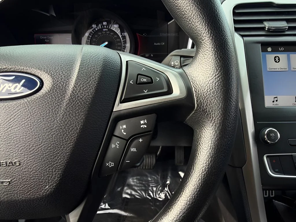 Used 2019 Silver Ford SE image 12