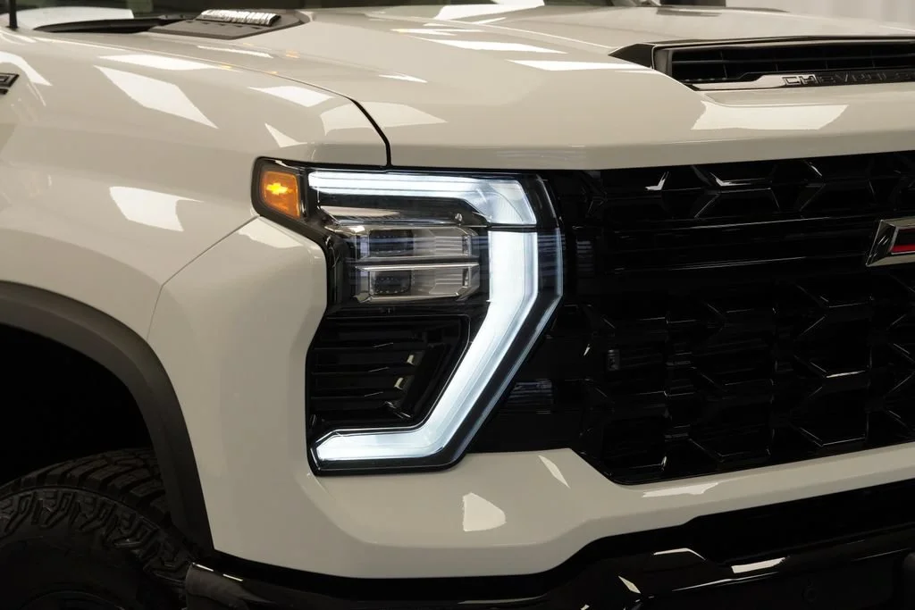 New 2026 Summit White Chevrolet ZR2 image 4