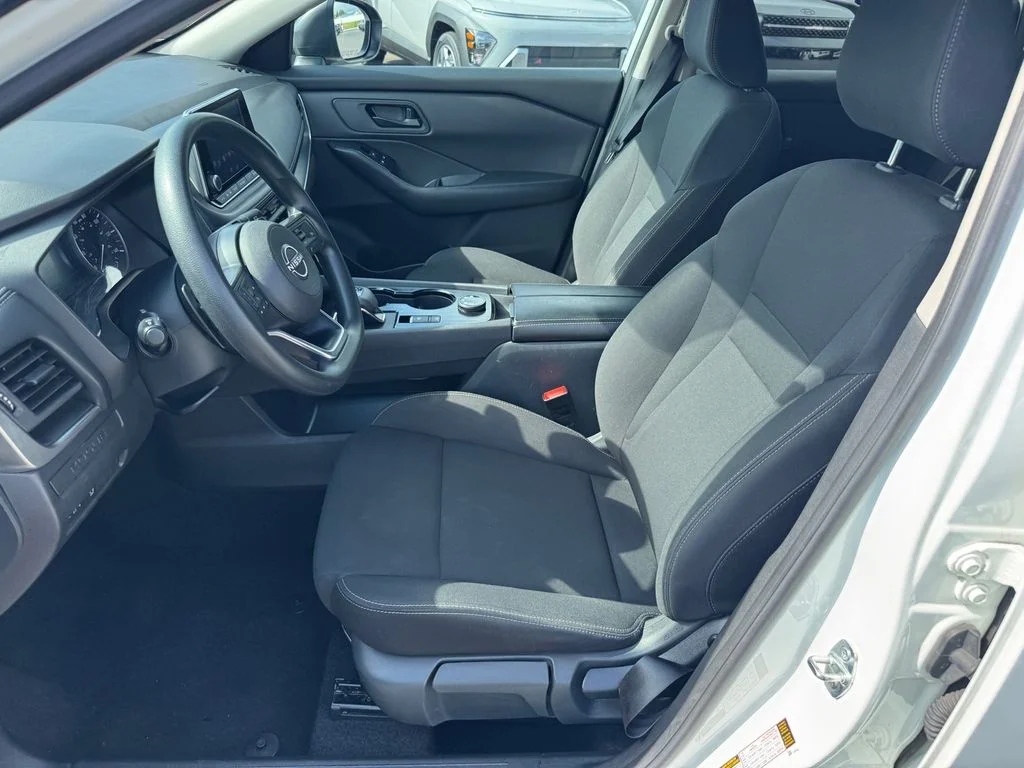 Used 2024 White Nissan S image 5