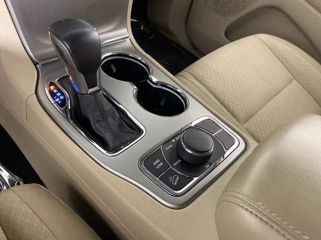 Used 2018 Silver Jeep Laredo E image 29