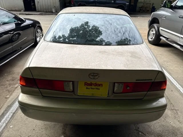 Used 2001  Toyota LE image 5