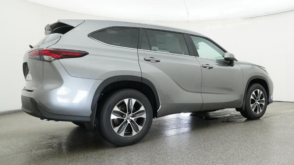 New 2026 Heavy Metal Toyota XLE image 7