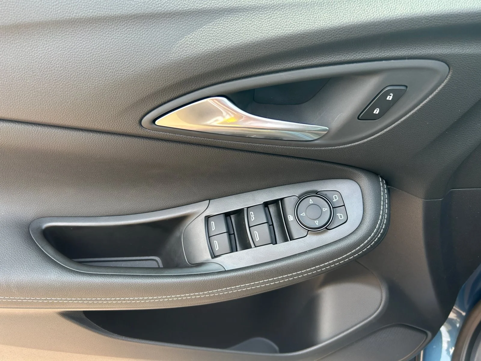 New 2026 Ocean Blue Metallic Buick Preferred AWD image 16