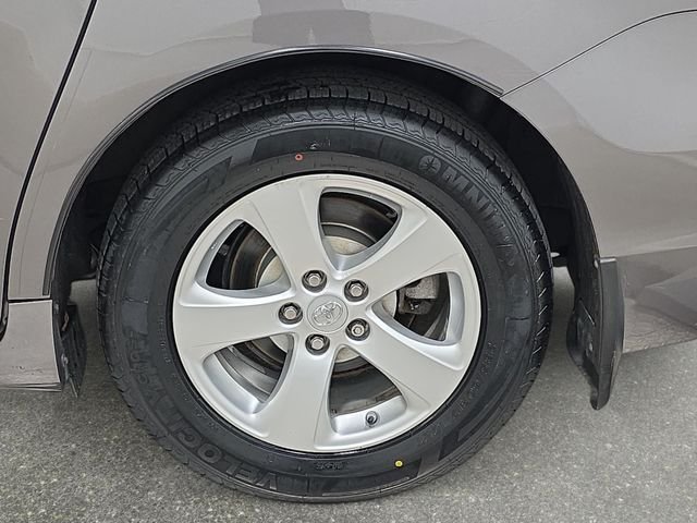 Used 2016 Gray Toyota LE image 33
