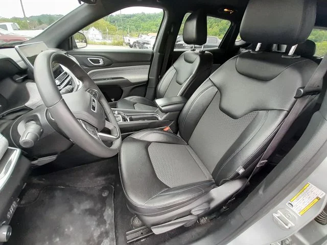 Used 2024 Silver Jeep Latitude image 31