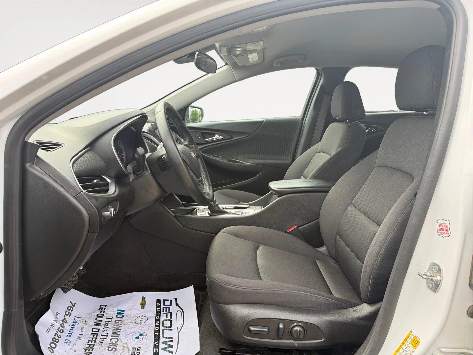 Used 2024 Summit White Chevrolet 1LT image 10