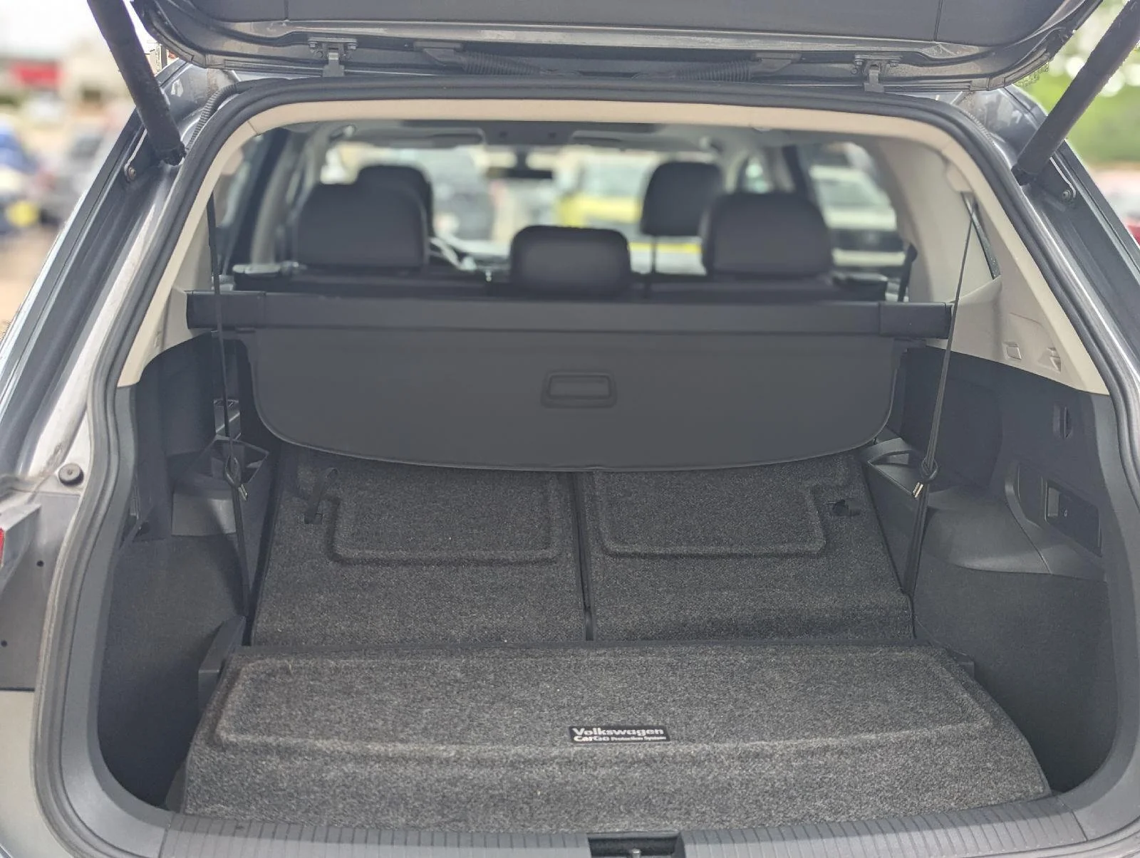 Used 2018 Platinum Gray Metallic Volkswagen SEL image 32