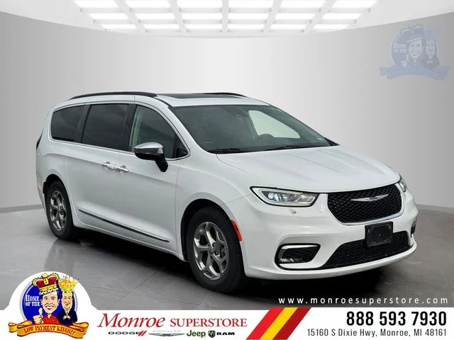 2023 Chrysler Pacifica Limited's photo