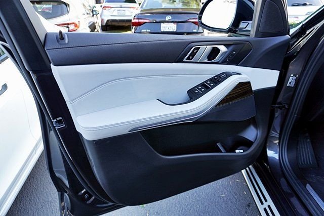 Used 2023 Gray BMW xDrive40i image 23