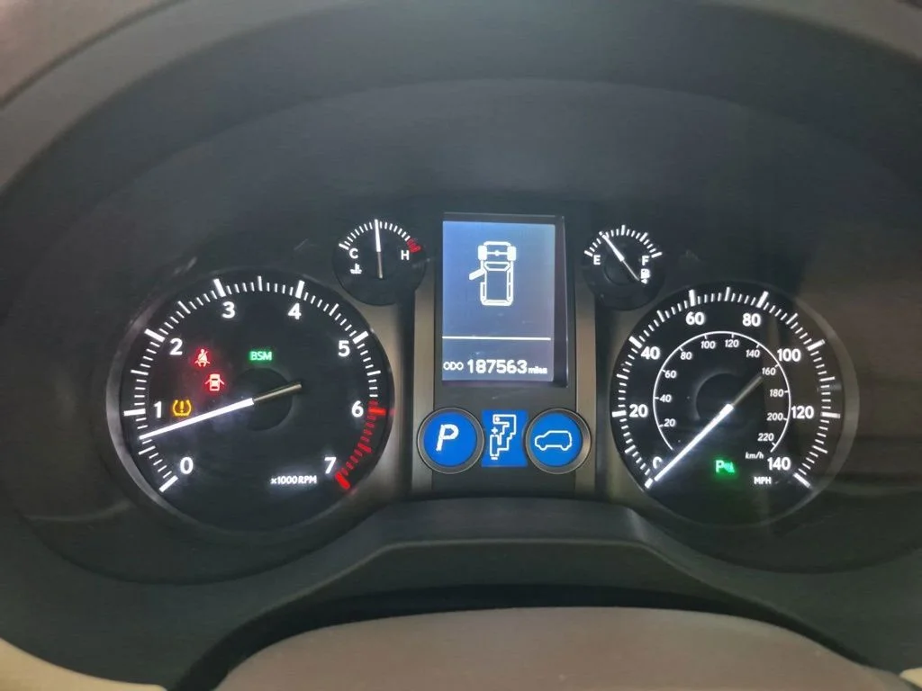 Used 2017  Lexus 460 image 5