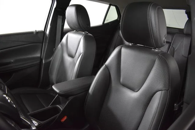Used 2023  Buick Essence image 13