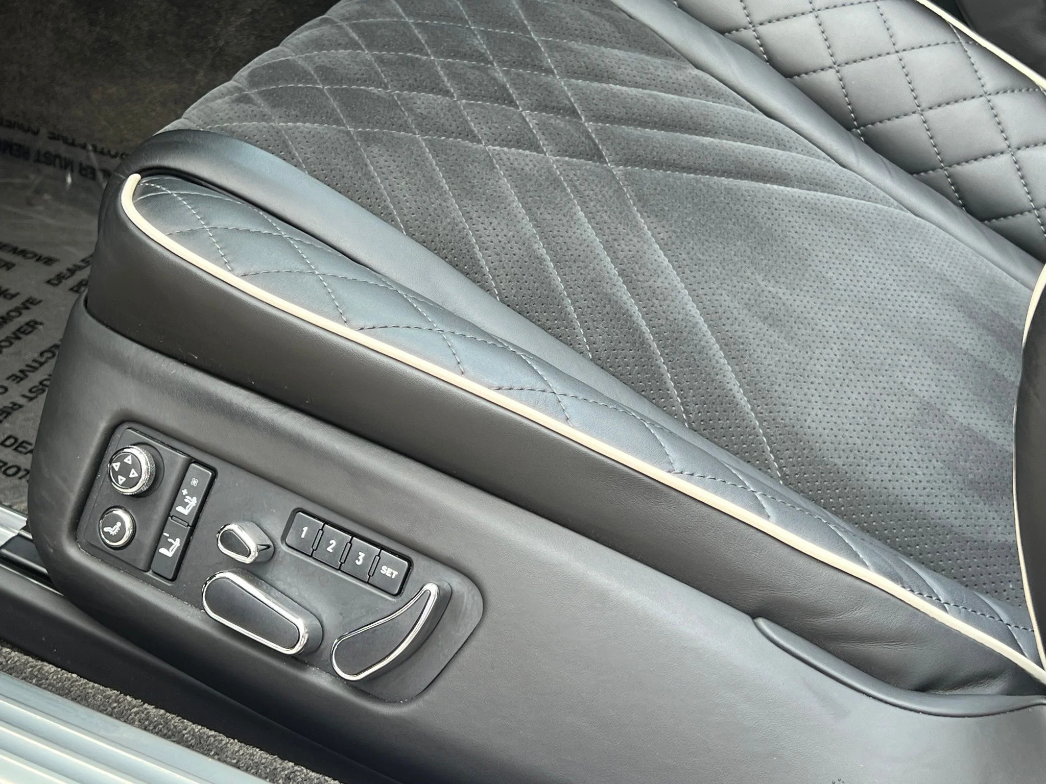 Used 2018 Black Bentley Base image 28