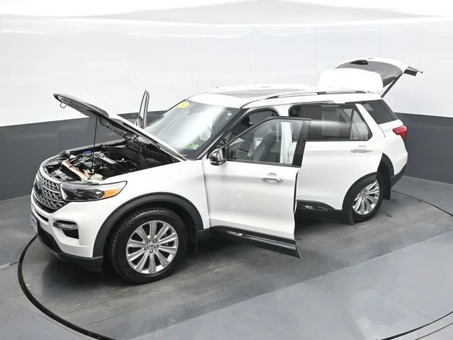 Used 2021 White Ford Limited image 28