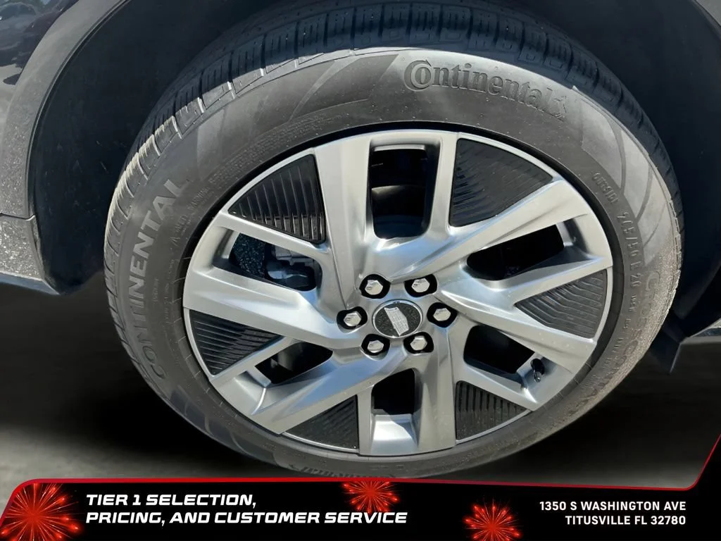 Used 2025 Crystal White Tricoat Cadillac Luxury 2 image 21