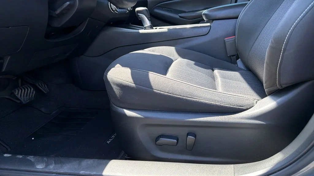 Used 2022 Gray Nissan 2.5 SV image 18