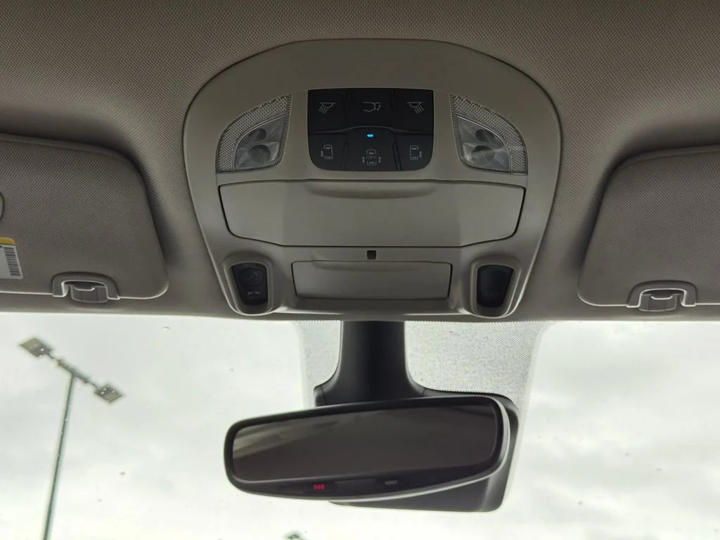 Used 2023 White Chrysler Limited image 23