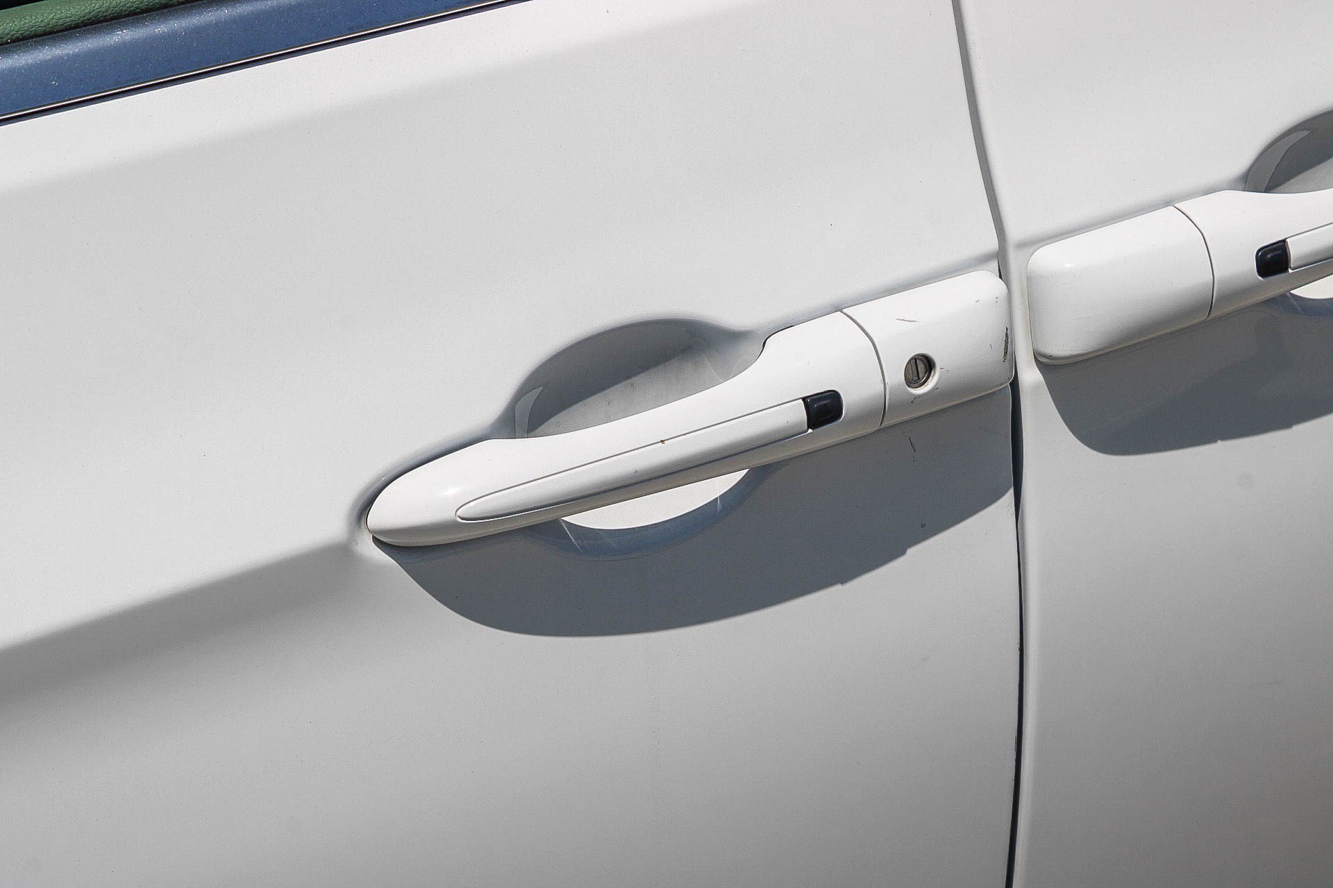 Used 2024 Bright White Clearcoat Chrysler Hybrid Select image 8