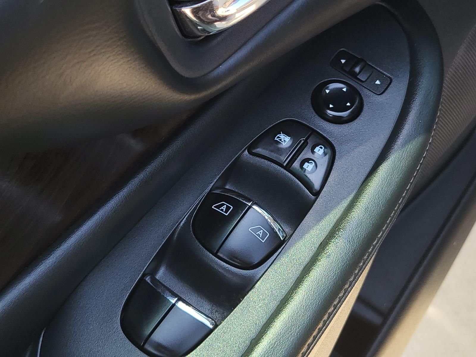 Used 2020 Deep Blue Pearl Nissan Platinum image 19
