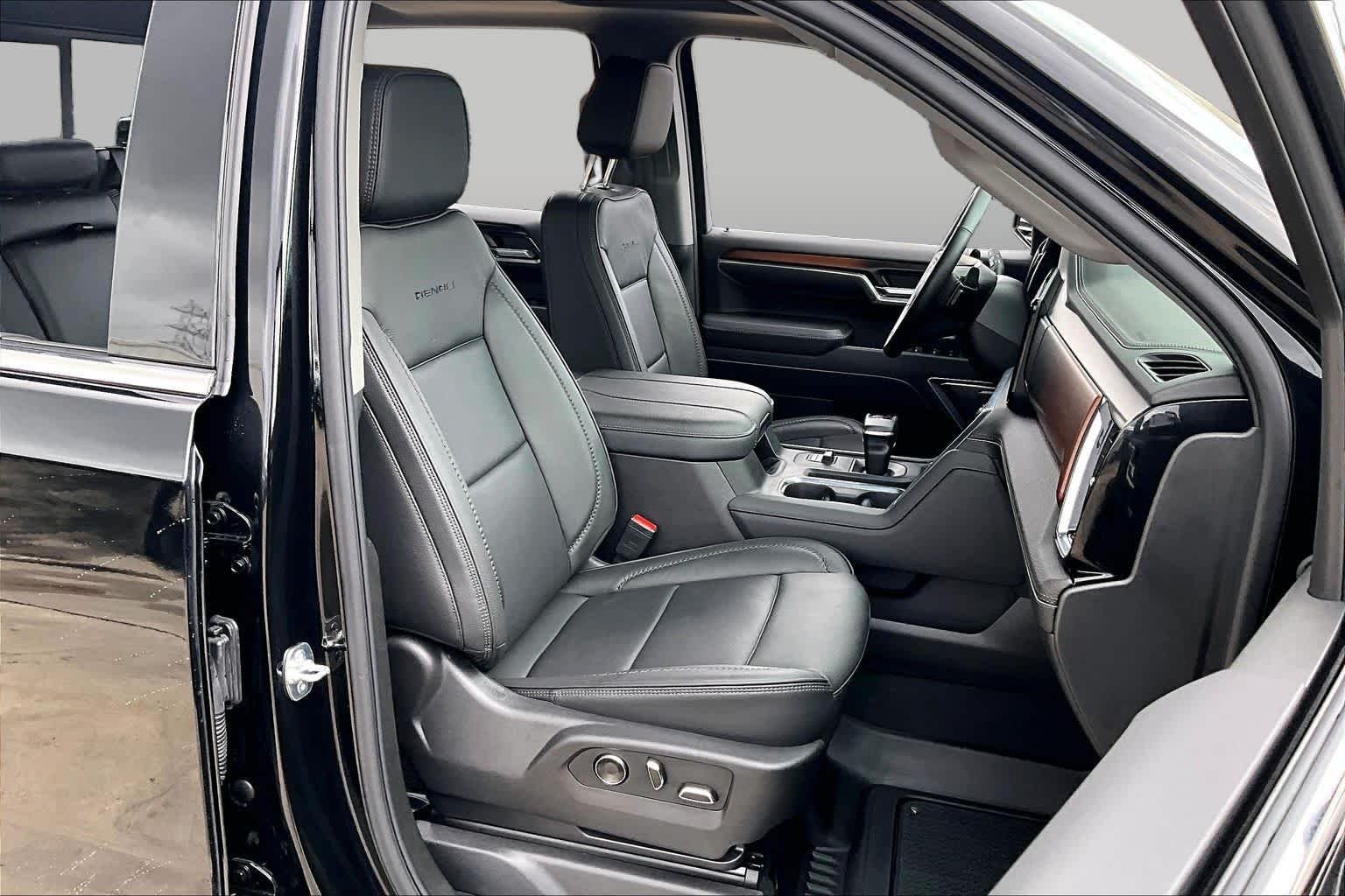 Used 2025 Onyx Black GMC Denali image 9