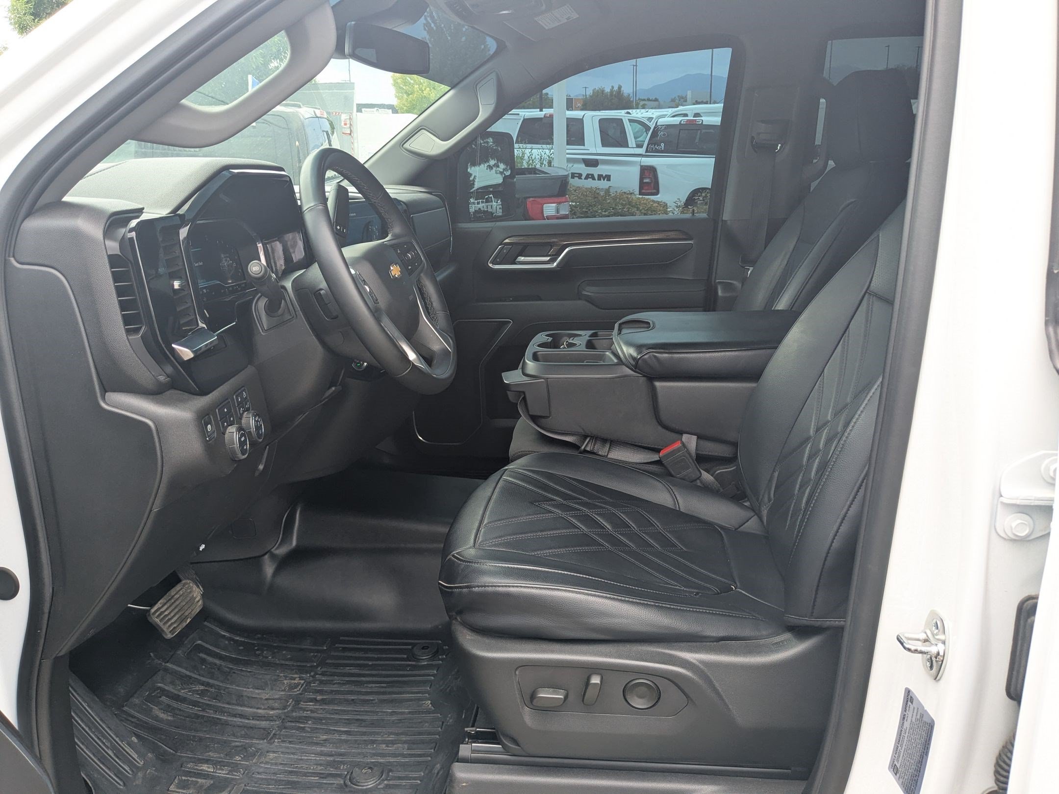 Used 2025 Summit White Chevrolet LT image 25