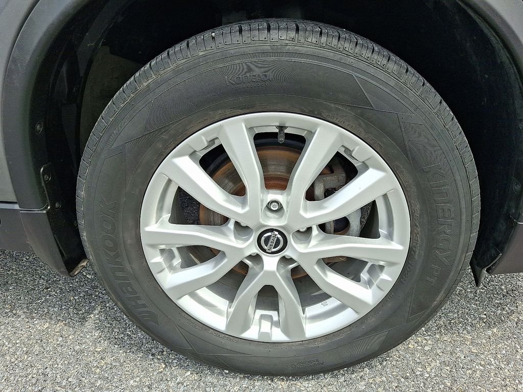 Used 2020 Gray Nissan SV image 9