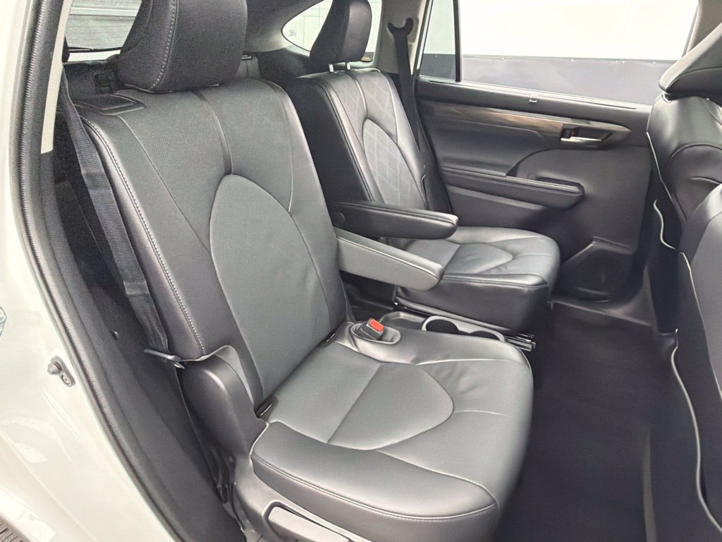 Used 2022 Beige Toyota Platinum image 30