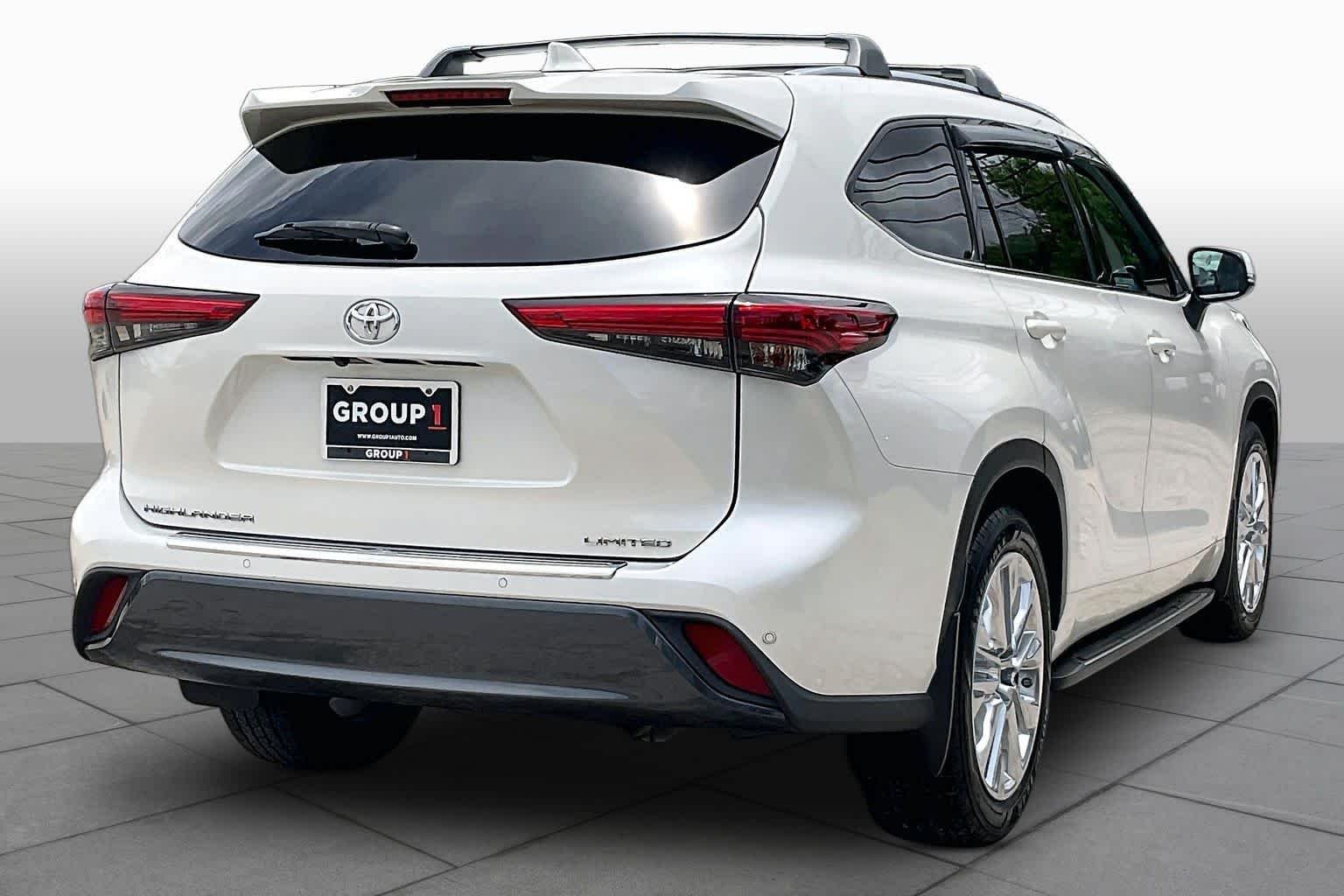 Used 2020 Blizzard Pearl Toyota Limited image 11