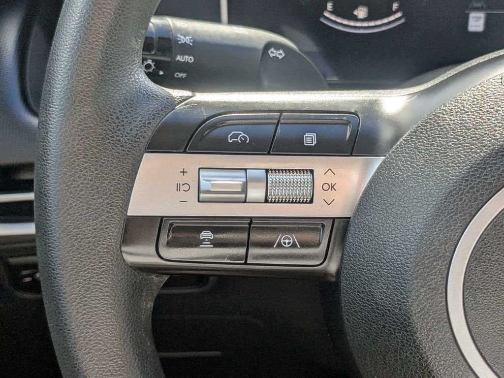 Used 2025 Green Hyundai SEL image 32