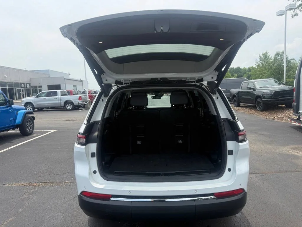 Used 2023 White Jeep Limited image 49
