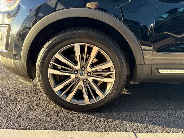 Used 2016 Black Ford Platinum image 11