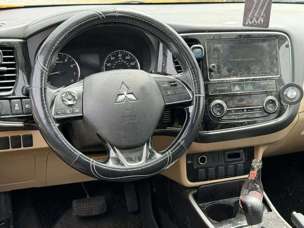 Used 2017  Mitsubishi SE image 16