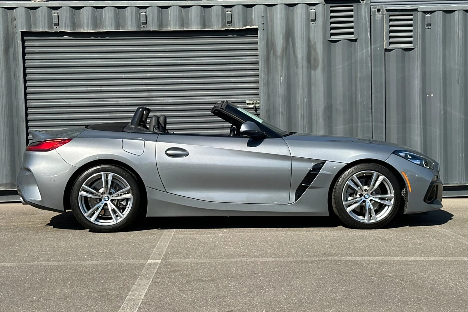 Used 2026 GREY BMW sDrive30i image 9