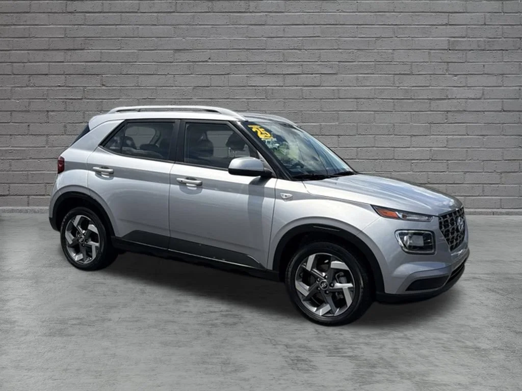 Used 2025 Silver Hyundai SEL image 1