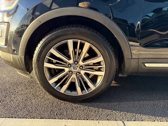 Used 2016 Black Ford Platinum image 11