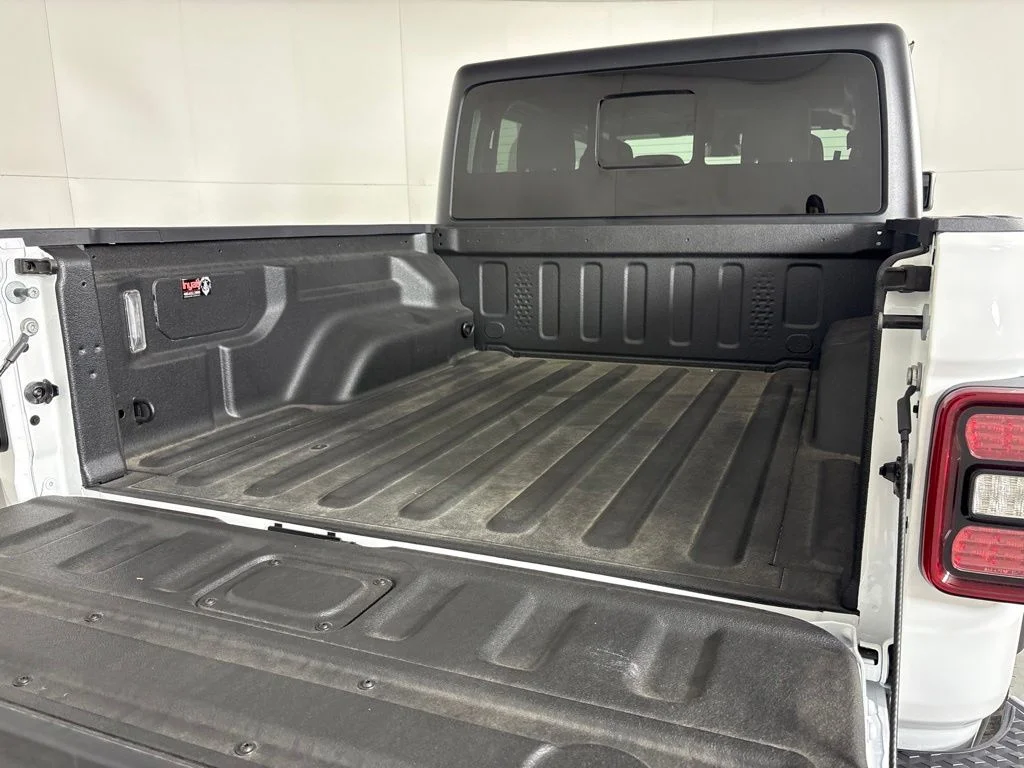 Used 2025 White Jeep Mojave image 16