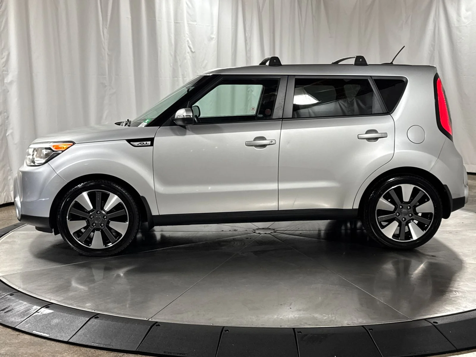Used 2014 Bright Silver Kia Exclaim image 8