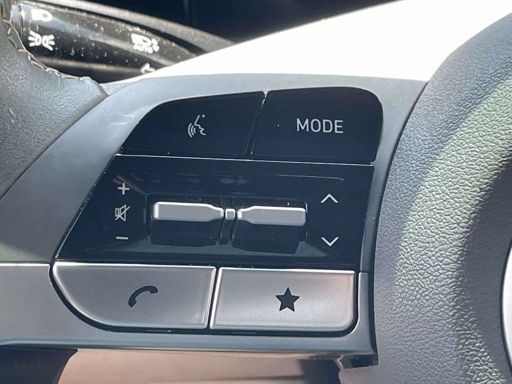 Used 2025 Gray Hyundai SEL Convenience image 21