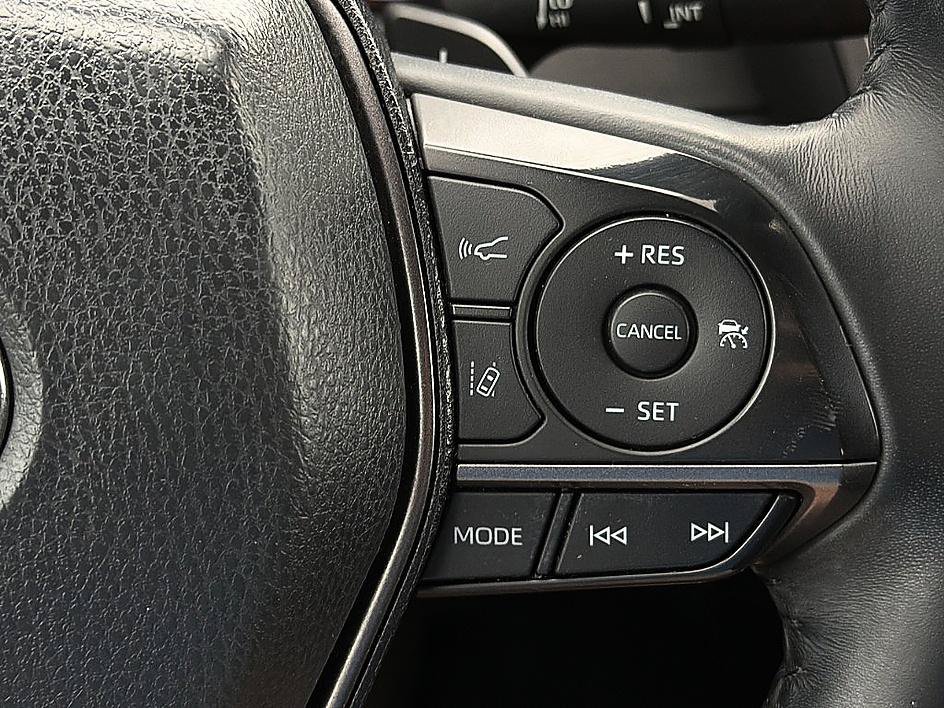 Used 2021 Midnight Black Metallic Toyota SE image 16