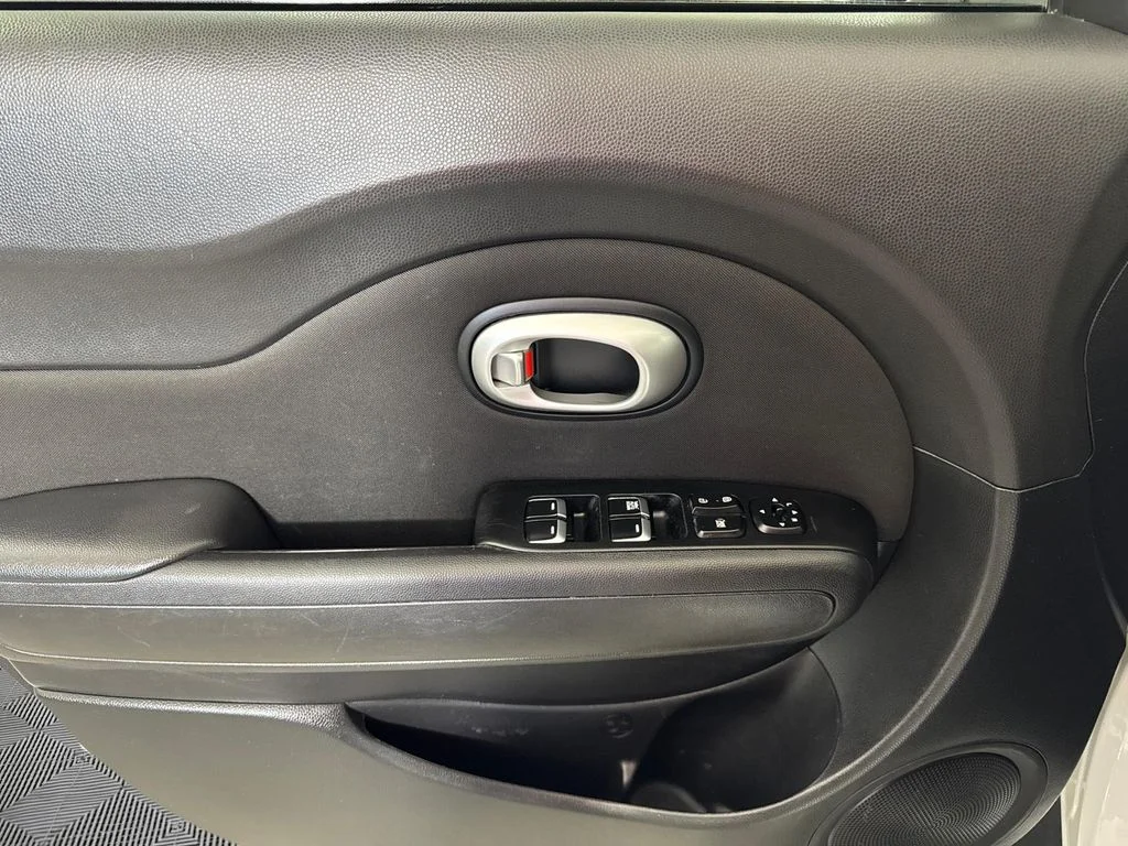 Used 2018 White Kia Base image 16