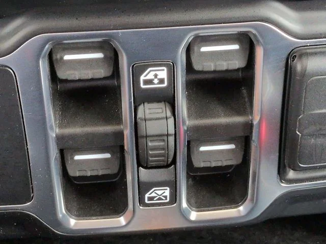 Used 2022 White Jeep Sport image 23